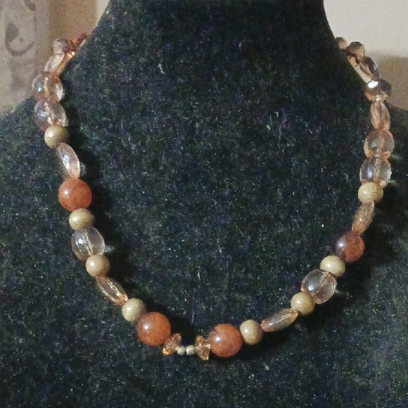 Chic Beaded Necklace in Gold and Brown - Picture 1 of 4